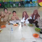 SD Muhammadiyah Kota Blitar Menggelar Cooking Class Hari Kedua untuk Kelas Bawah
