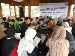 Di Desa Wisata Alam Taman Dolan, Peserta English Glam Camp Seru-seruan