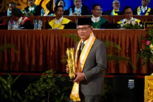 Raih Anugerah Hamengkubuwono IX 2024, Haedar Nashir Sampaikan 5 Nilai Kehidupan dari UGM