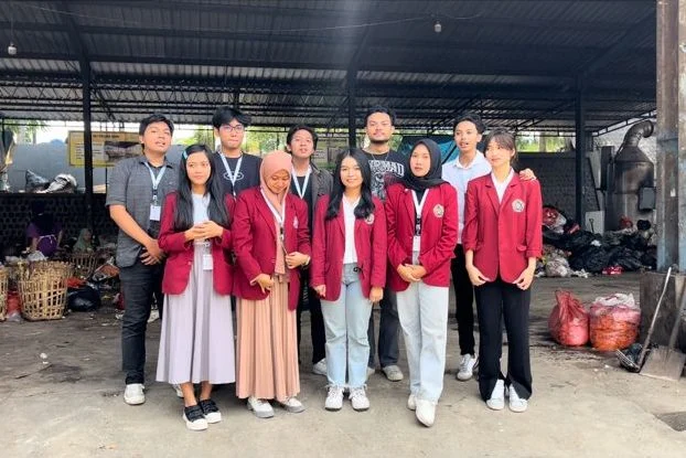 Inisiasi Mahasiswa HI UMM, Eco Enzym Solusi Mengatasi Bau Sampah di TPS3R