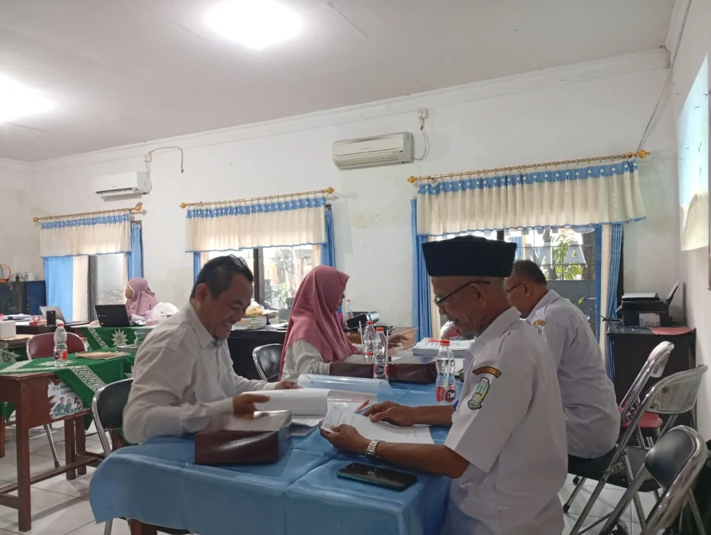 SAS dan Penilaian Kinerja Kepala Sekolah di SMA Muhammadiyah 4 Lamongan