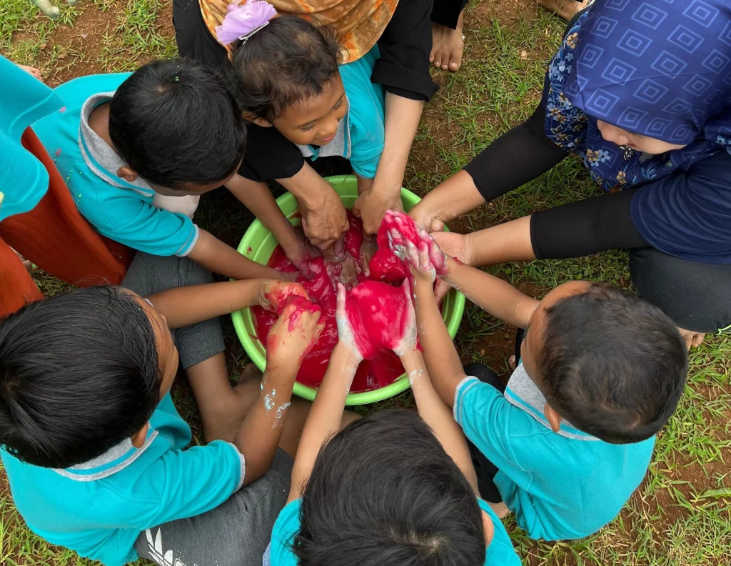 Logika Kids Gelar Outbound Stimulasi Taktil Di Lapangan Tlogo Ploso Payaman