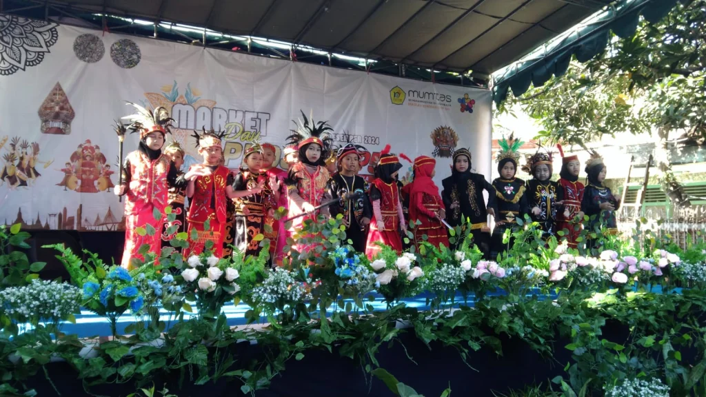 18 Suku Ramaikan P5 SD Mumtas, Peragaan Budaya Penuh Warna dan Kreativitas