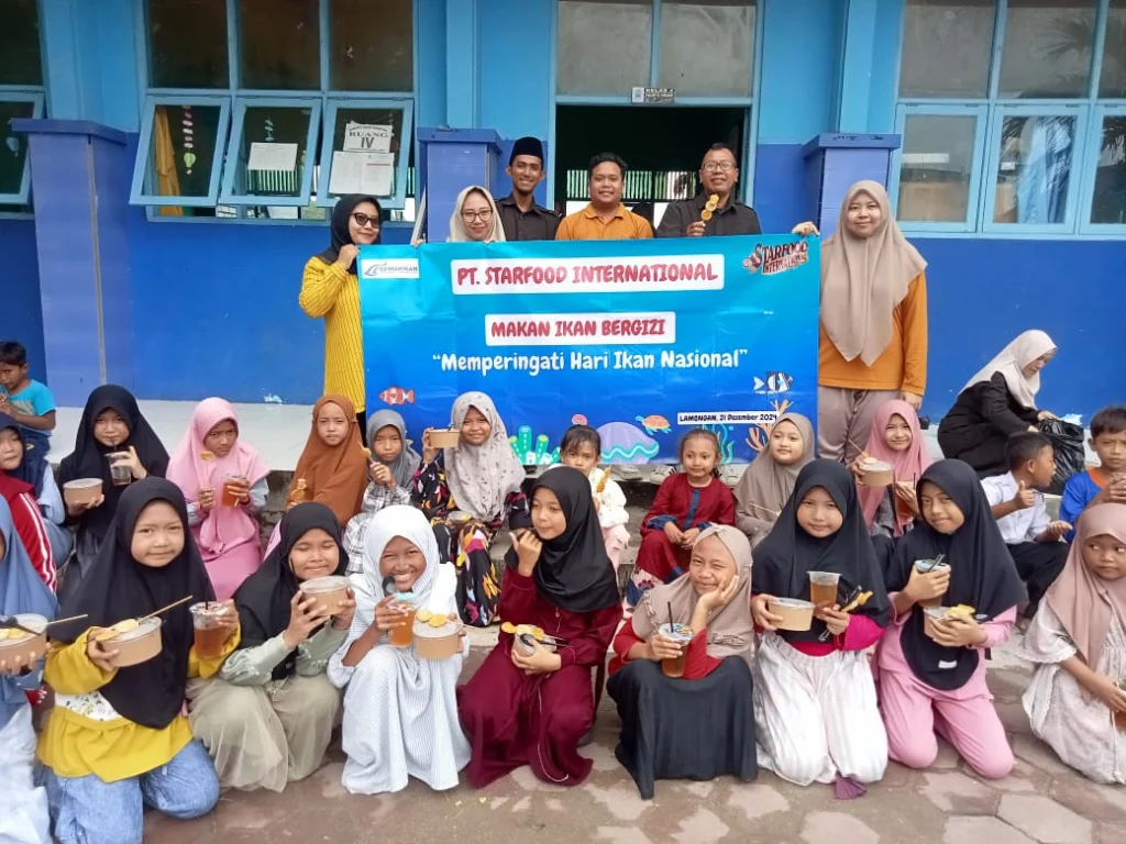 Makan Bakso Bareng Warnai Pembagian Rapor di MI Muhammadiyah 08 Kandangsemangkon