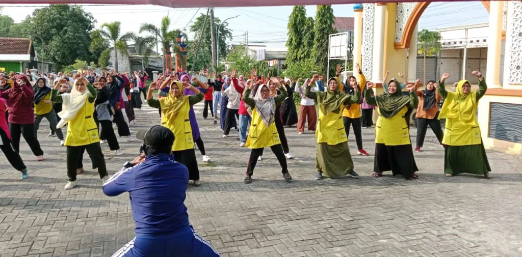 Senam Bugar Nasyiatul Aisyiyah Cabang Balongpanggang