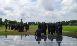 Tanamkan Bela Negara dan Kedisiplinan, Anggota YONIF 511 Blitar Latih PBB pada Siswa-siswi SMP Muhammadiyah 1 Blitar