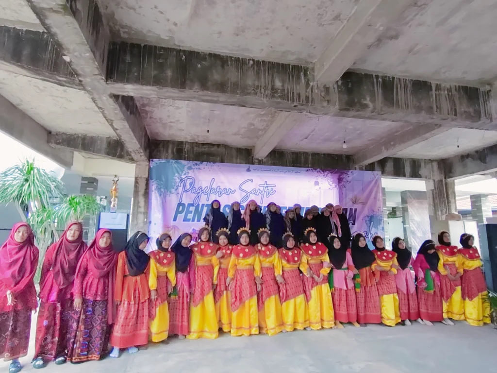 Bertepatan dengan Hari Ibu, Pagelaran Seni Santri SMP MBS Socah Penuh Haru
