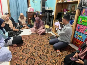 Tim Pengabdian UM Surabaya Launching dan Sosialisasi Jagarasa App kepada Keluarga Nelayan Bulak