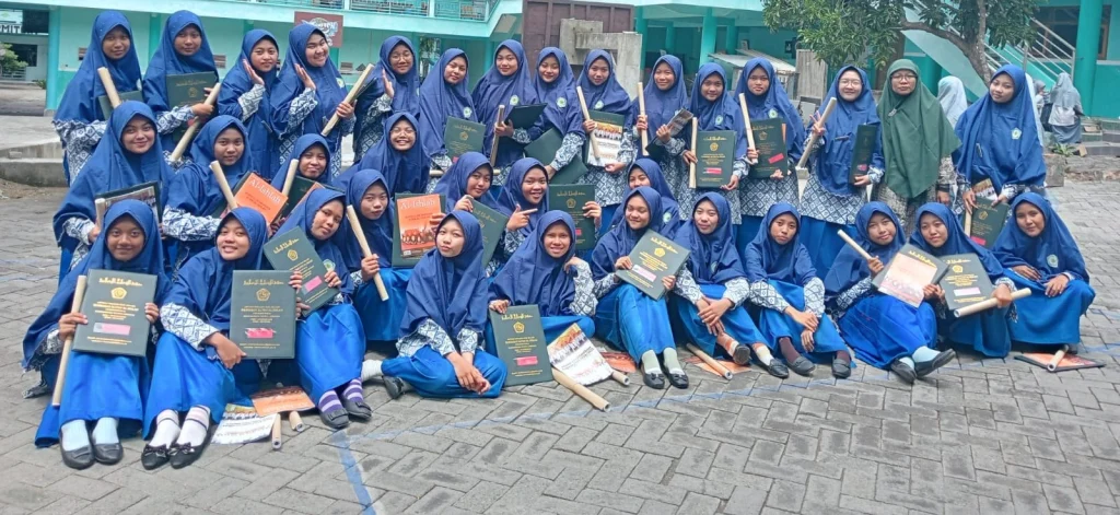 MA Al-Ishlah Sendangagung Bagi Raport, Inilah Best Five Kelas X