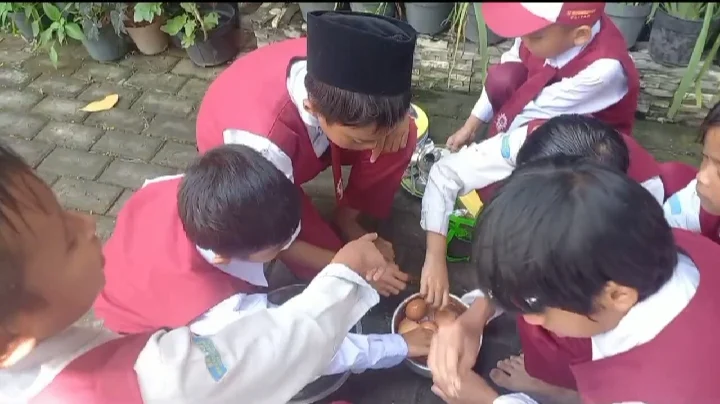 Murid SD Muhammadiyah Blitar Antusias Mengikuti Cooking Class Dalam Dauroh Tahfidz
