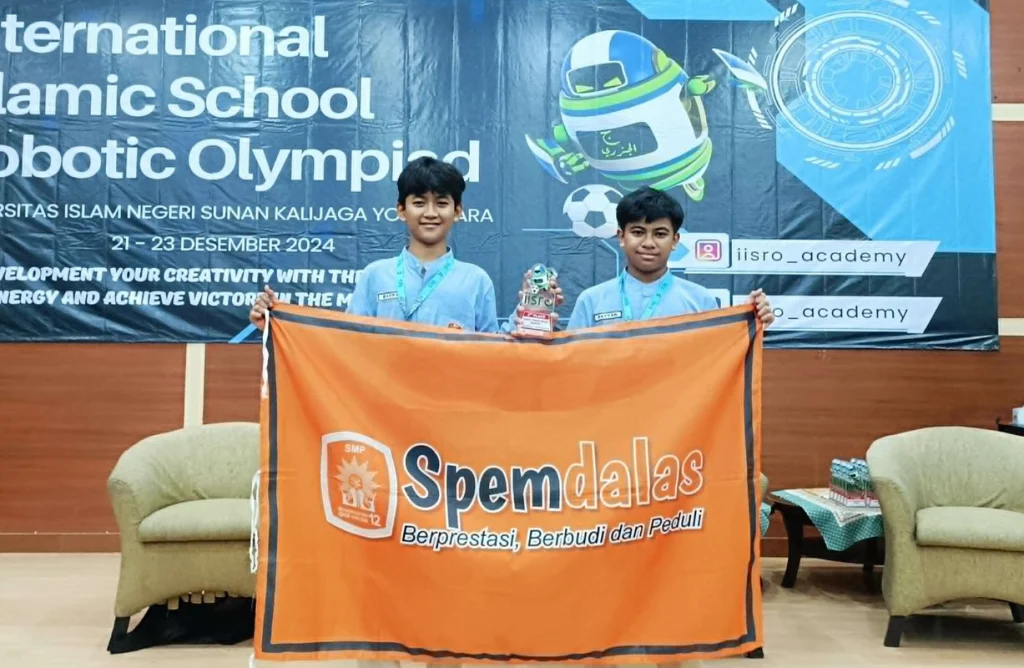 Kerja Keras Berbuah Manis, Tim Robotik Spemdalas Juara IISRO 2024