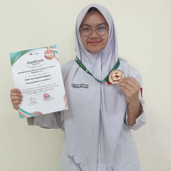 Siswa SMA Muhammadiyah 2 Surabaya Raih Medali Bronze International Kangaroo Linguistic Contest
