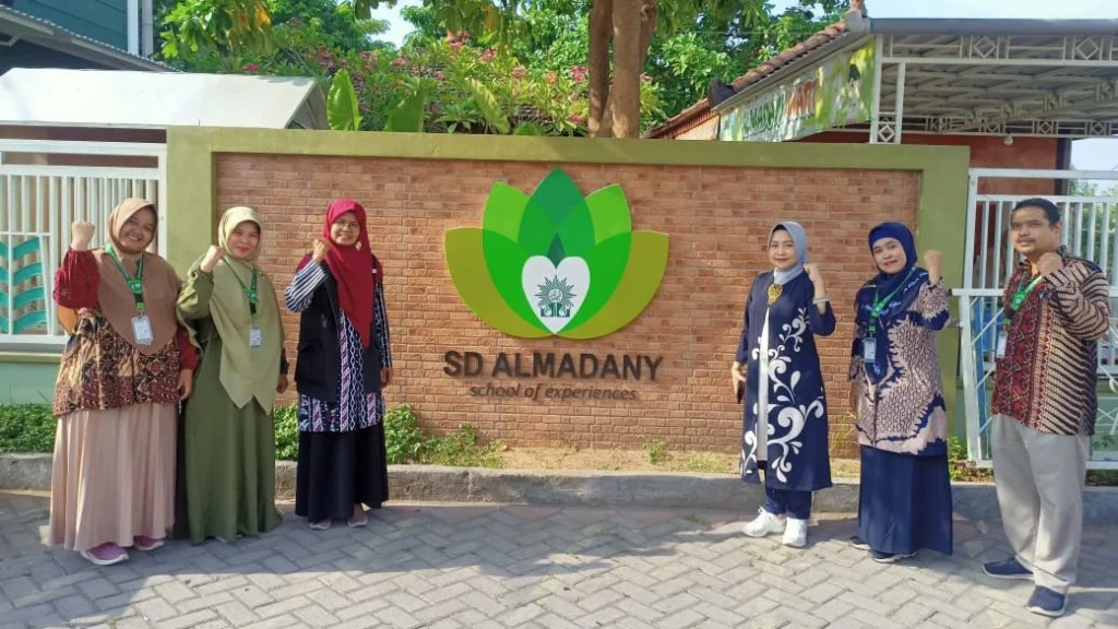 Prestasi Gemilang, SD Almadany Kebomas Gresik Raih Akreditasi Unggul