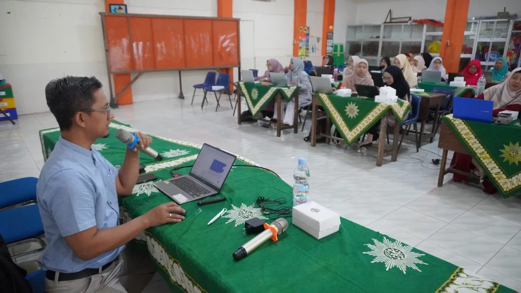 Peningkatan Kualitas Guru dan Karyawan SD Mugres Kampus A: Empat Pelatihan Diselenggarakan