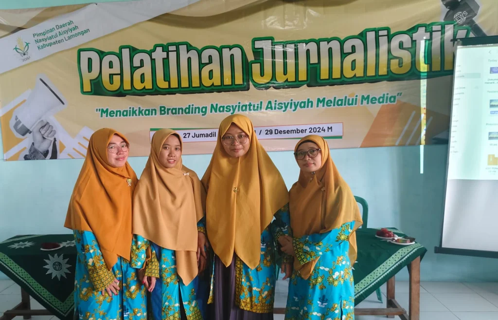 Para Kader PCNA Glagah Terjang Gerimis Sepanjang 21 Km Demi Gali Ilmu dari Seorang Azrohal Hasan