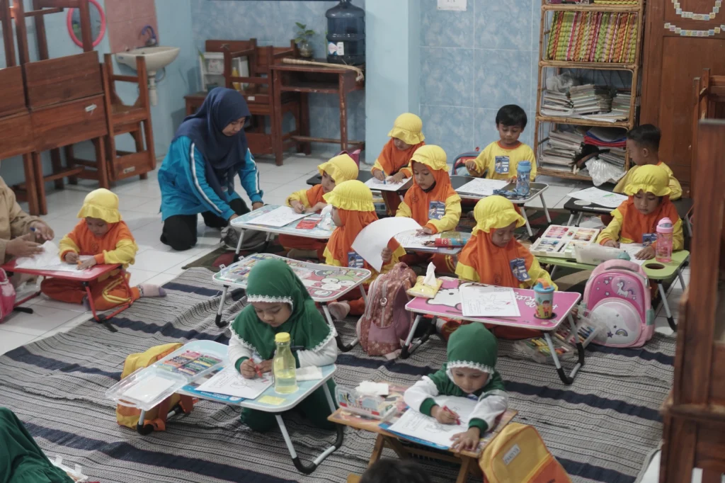 Pesta Warna Kamila: Kreativitas Anak-Anak Bersinar di SD Aisyiyah Kamila Dinoyo