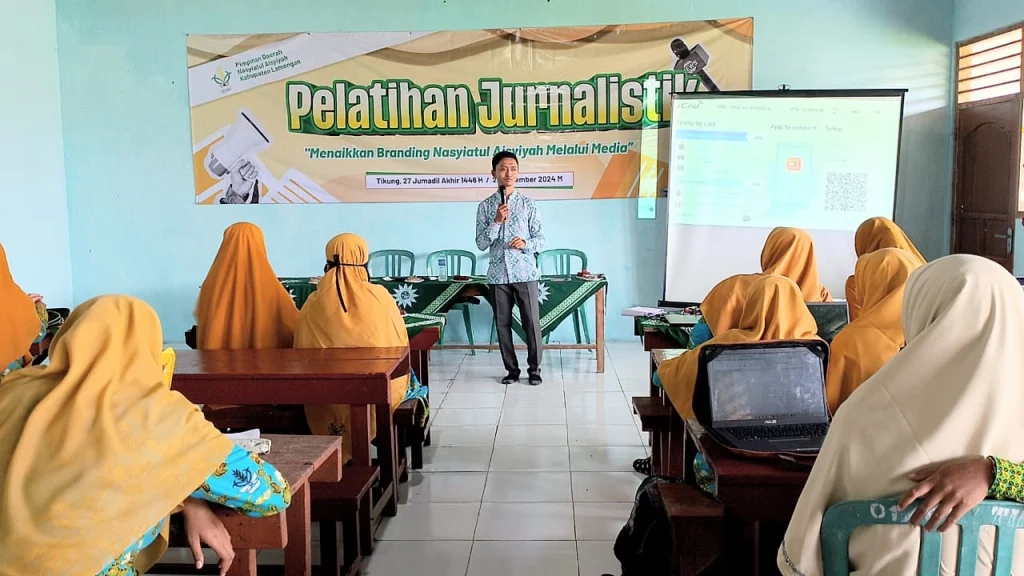 Pelatihan Jurnalistik PDNA Lamongan Datangkan Pemateri Dosen Muda UMSurabaya