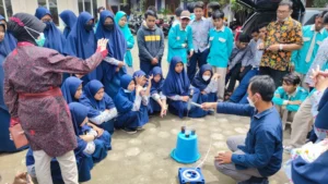 Sambangi SMA, Agroteknologi UMM Ajari Cara Manfaatkan Sampah Organik