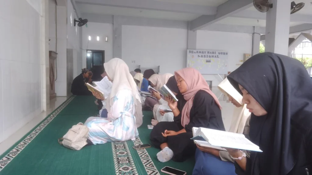 Hari Pertama Sekolah, Remaja Masjid SMA Muha Genteng Langsungkan Khotmil Quran