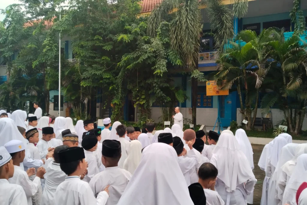 Edukatif! SD Muwri Gresik Lakukan Hal Ini saat Awal Masuk Sekolah