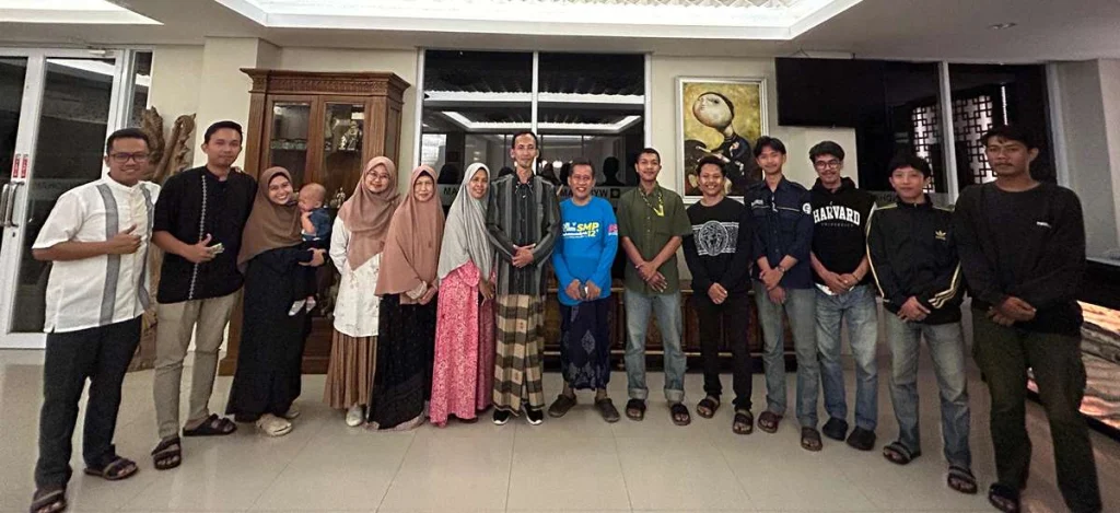 Tali Silaturahim Santri dengan Guru Al-Ishlah Sendangagung Tetap Terjaga