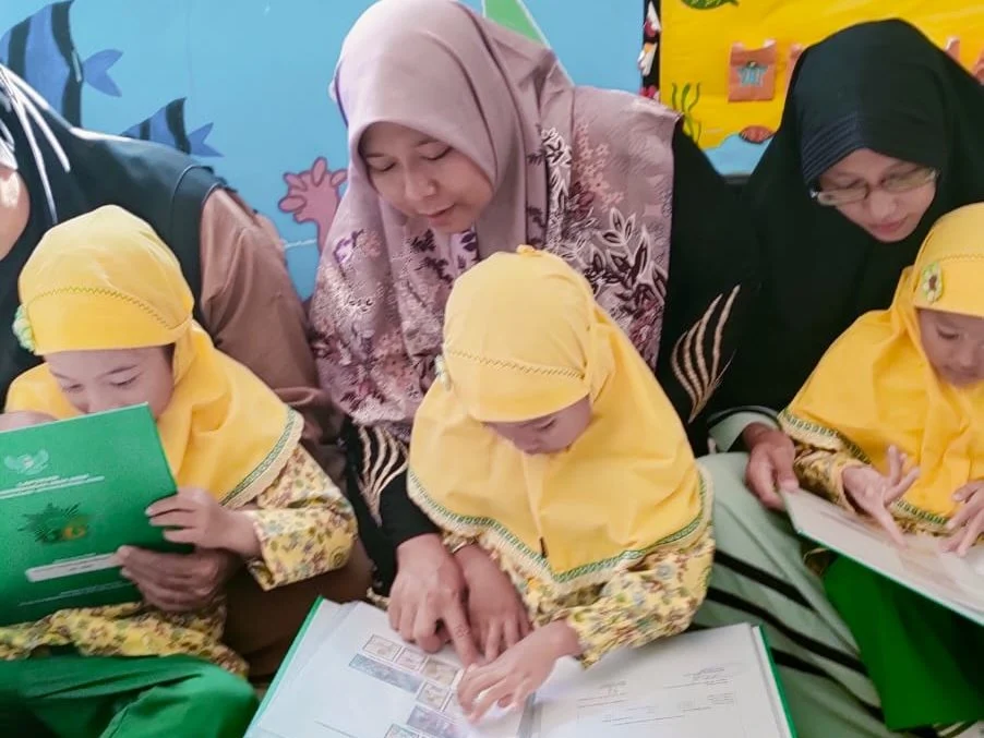 TK ABA 02 Pondok Modern Terapkan Bonding Parenting pada Momen Pengambilan Rapor