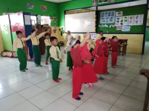 TK ABA 45 Morocalan Enterprising ‘Senam Anak Indonesia’ di Awal Semester 2