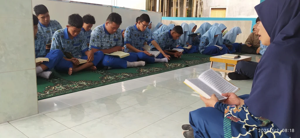 Siswa SMP Muhammadiyah 1 Blitar Sambut Tahun Baru Dengan Khotmil Quran