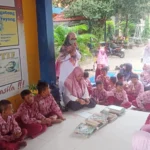 Tumbuhkan Semangat Literasi Dengan Kunjungan Perpustakaan Keliling Kecamatan Bungah di SD Muhammadiyah Melirang