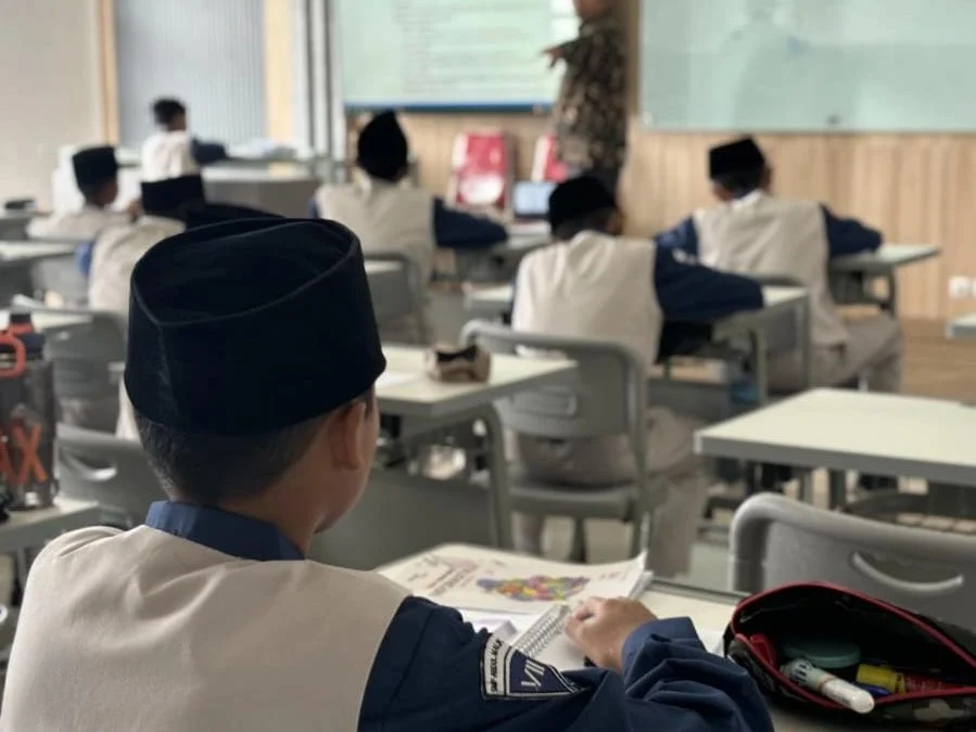 Pendidikan di Pesantren: Pengembangan Bahasa melalui Kajian Kitab