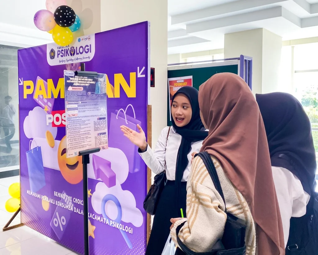 Pameran Poster Psikologi UMM, Kaji Hubungan Psikologi dan Perilaku Konsumen
