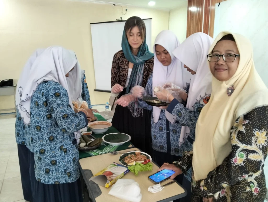 Tingkatkan Public Speaking, Siswa Spemutu Gresik Racik Makanan Gunakan Bahasa Inggris