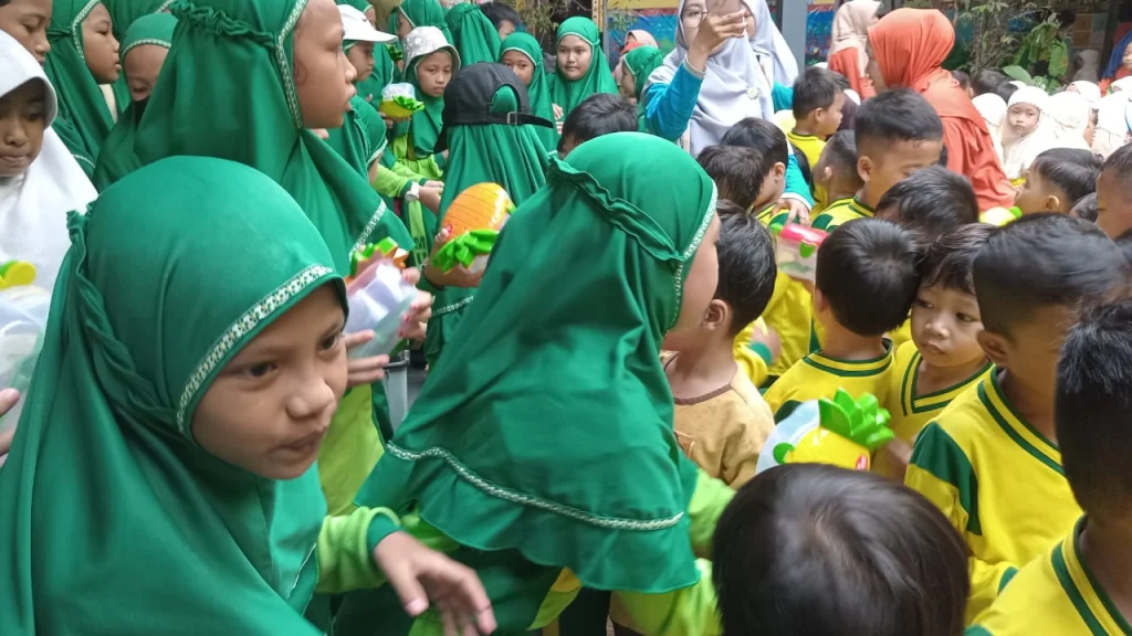 Milad Ke 63 Tahun, SD Muhita Selenggarakan Senam Pagi dan Berbagi Sesama