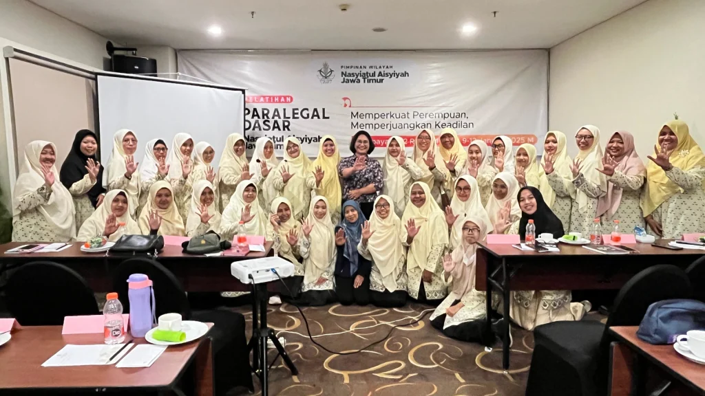 Savy Amira Paparkan Strategi Konseling bagi Korban Kekerasan dalam Pelatihan Paralegal Dasar PWNA Jawa Timur