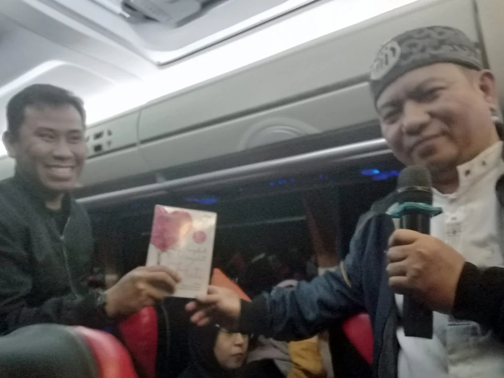 Di Sela Rihlah, Gelar Pengajian di dalam Bus