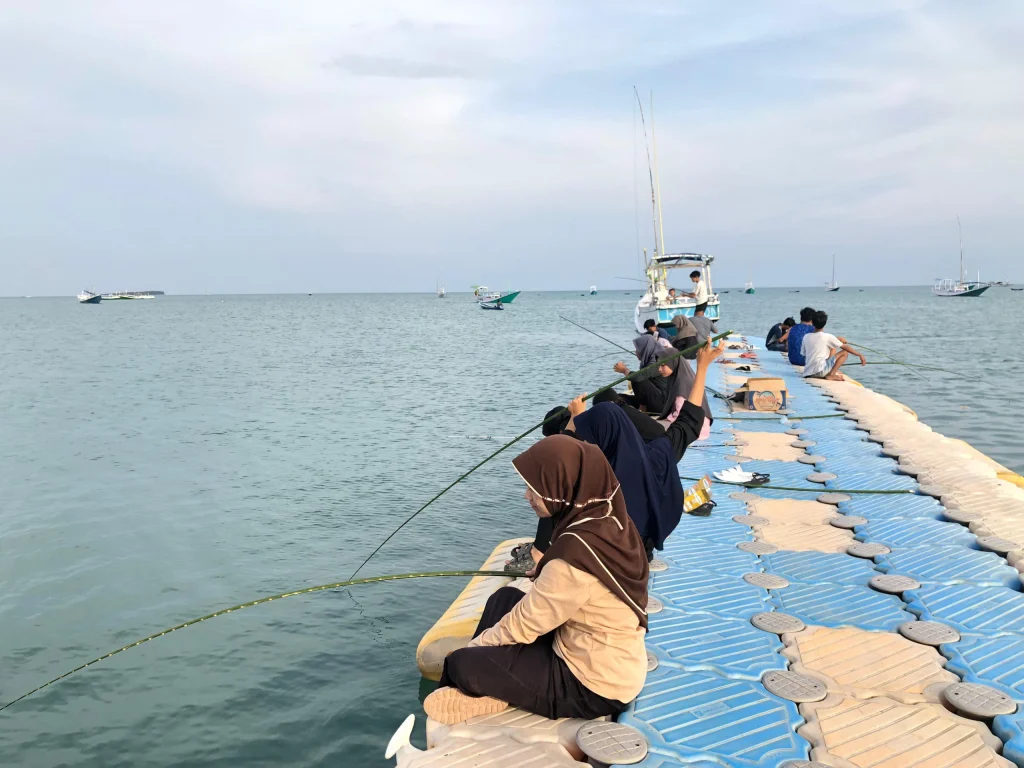 Refreshing Akhir Pekan, IPM Bawean Mancing Bareng
