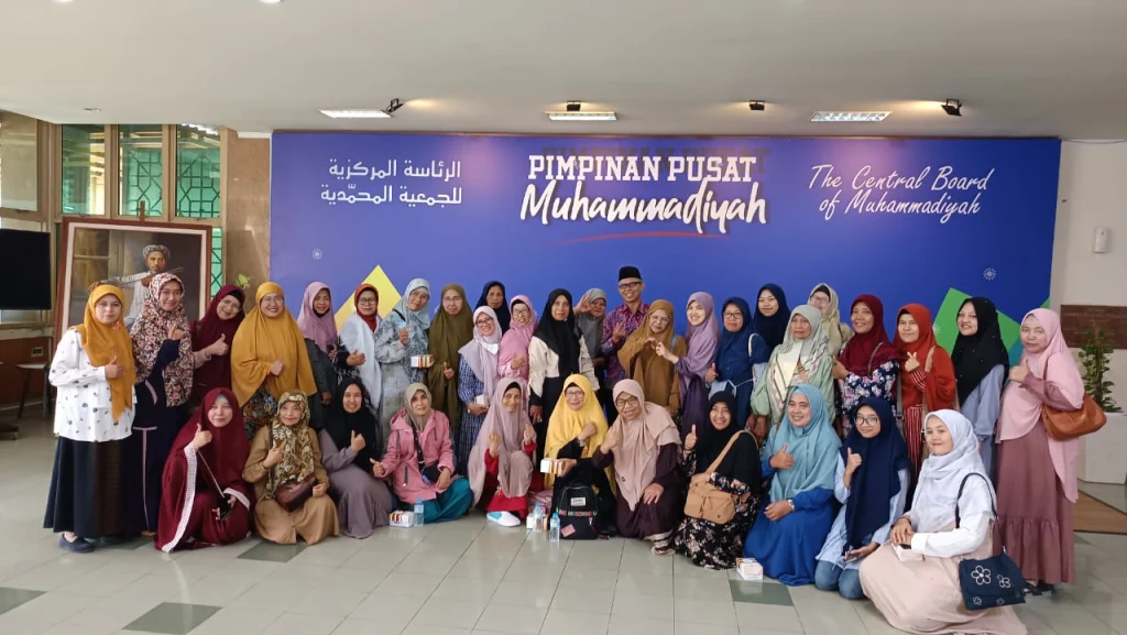 Rihlah Majelis Tabligh dan Jamaah Pengajian Ahad Pagi ke kantor PP Muhammadiyah