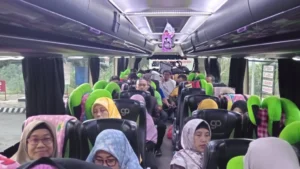 Hadirkan Suasana Baru, Rapat Kerja K3S SD/MI Muhammadiyah Kota Surabaya Berlangsung di Bus