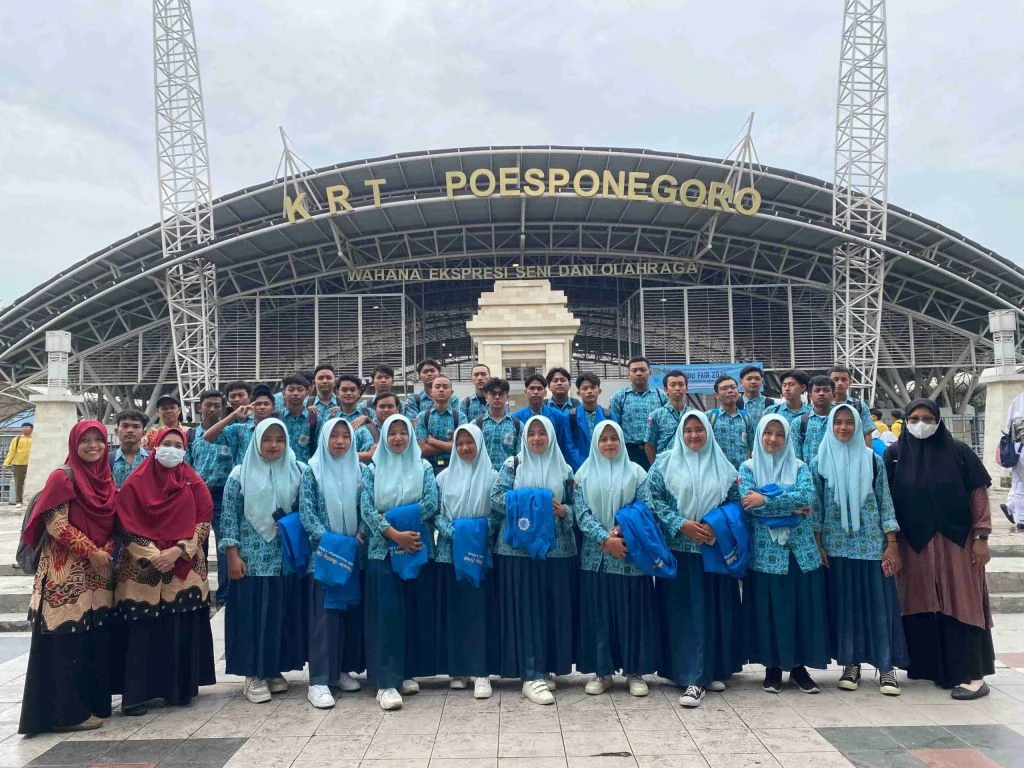 Siswa Smampat Ramaikan Edu Fair 2025 di WEP Gresik