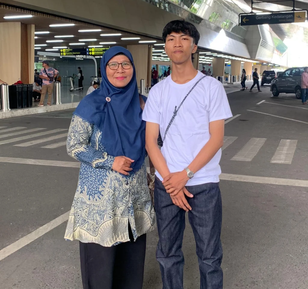 Kontributor Gresik Ini Lepas Putranya Ikuti Pelatihan Kerja Operation Trainee 2025 di China