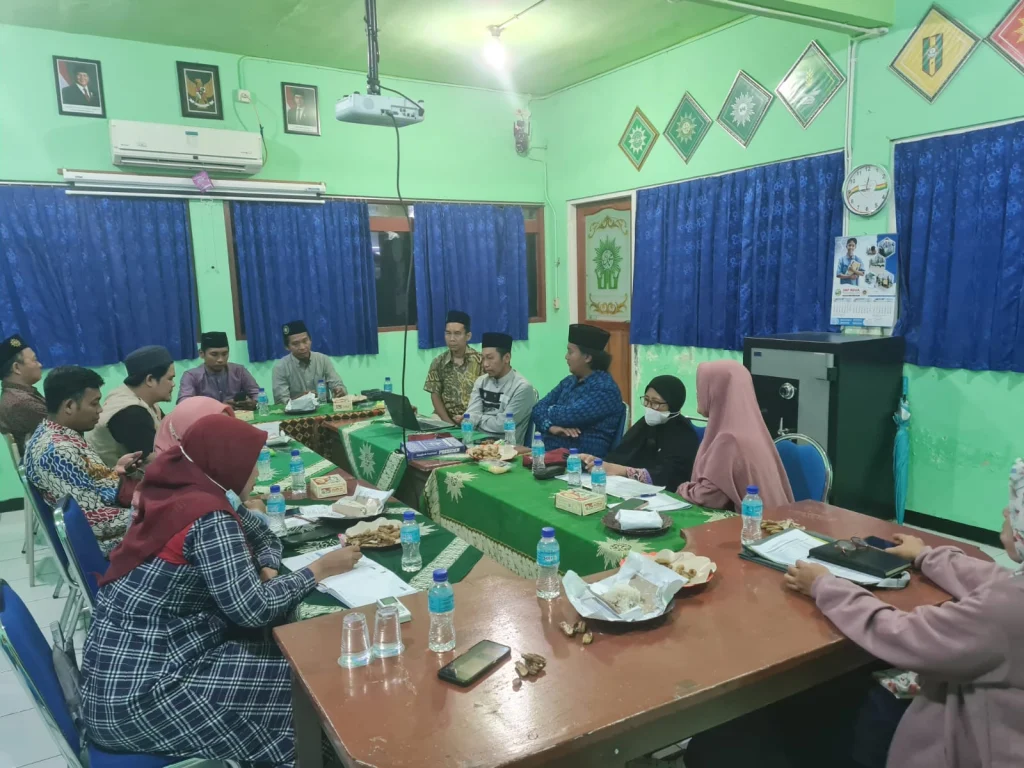 Ketua PCM Tulangan Apresiasi Laporan Keuangan Tiga Sekolah AUM Cabang Tulangan