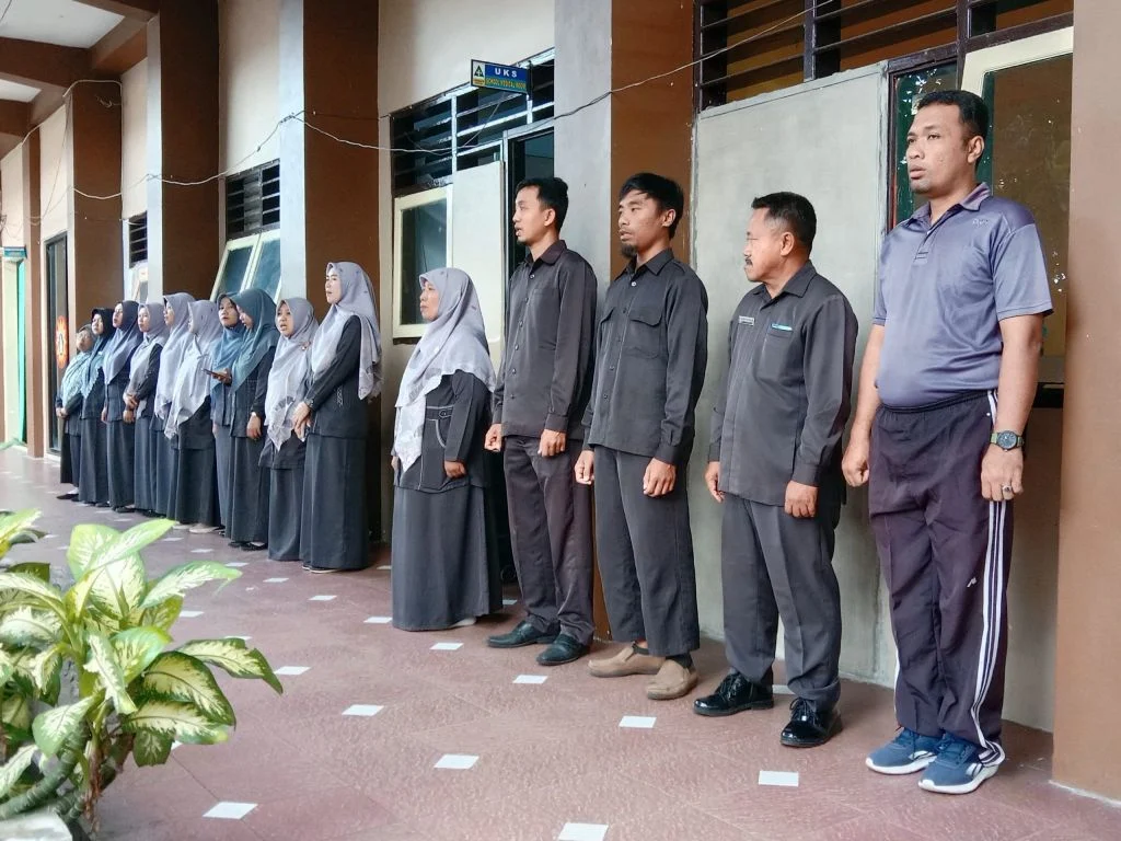 Guru dan Karyawan SD Muhammadiyah Kota Blitar Mengikuti Apel Pagi Setiap Hari Senin