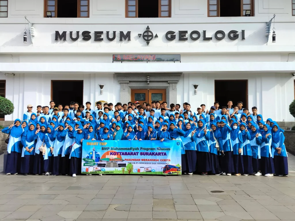 Seru, Siswa Kelas 8 SMP Muhammadiyah PK Ikut Smart Trip ke Jakarta-Bandung