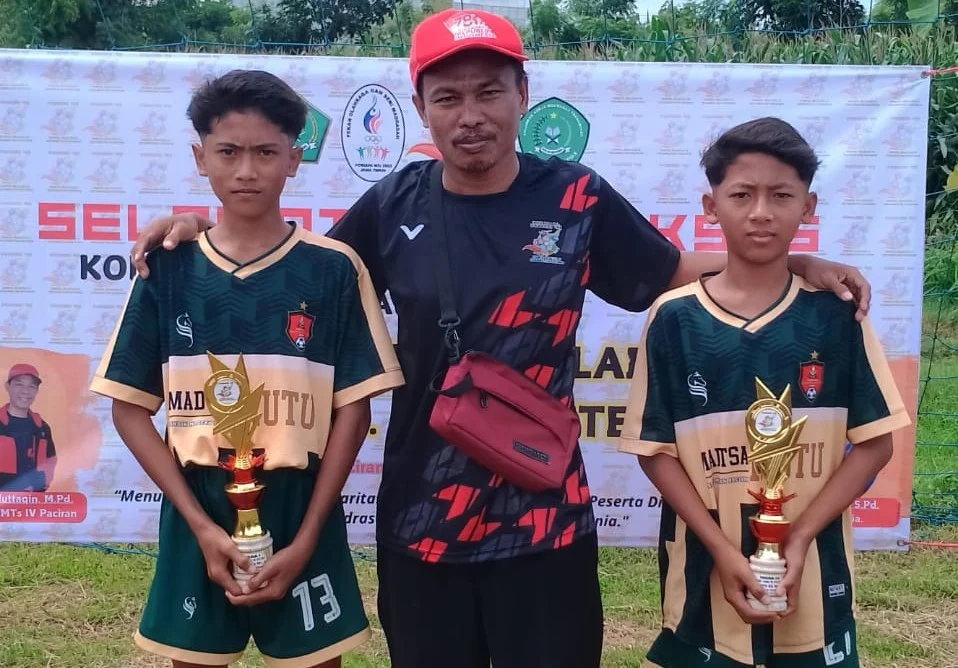 Siswa Madtsamutu Pondok Modern Paciran Juara Lomba Lari 3000 Meter Putra di Porseni KKMTs Kecamatan Paciran