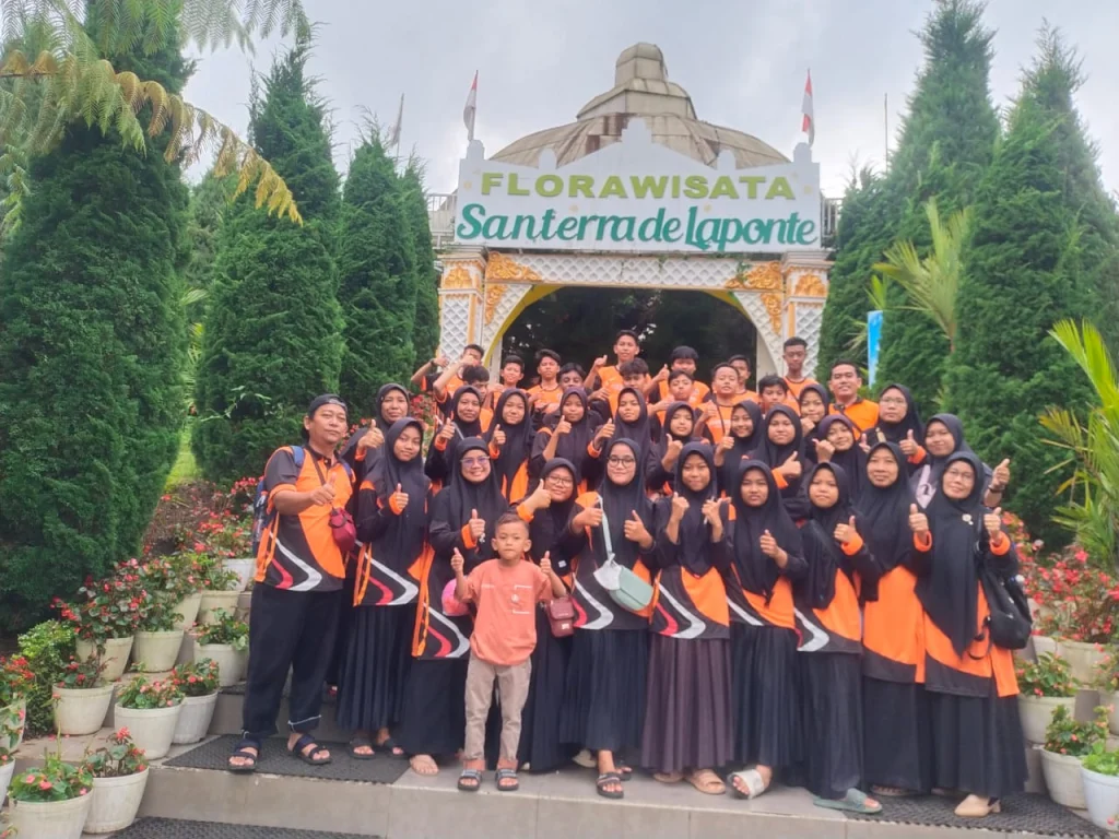 Study and Research Madtsamutu Pondok Modern Paciran Kunjungi Flora Santera de Laponte