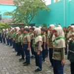 Siswa Kelas 4 SD Mumtaz Antusias Ikuti Latihan Baris-Berbaris dalam Kegiatan Hizbul Wathan