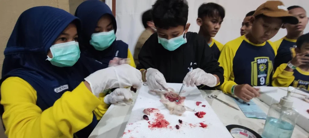 Environment Learning, Sekolah Akhlaq Ajak Siswa Belajar Bersama Satwa