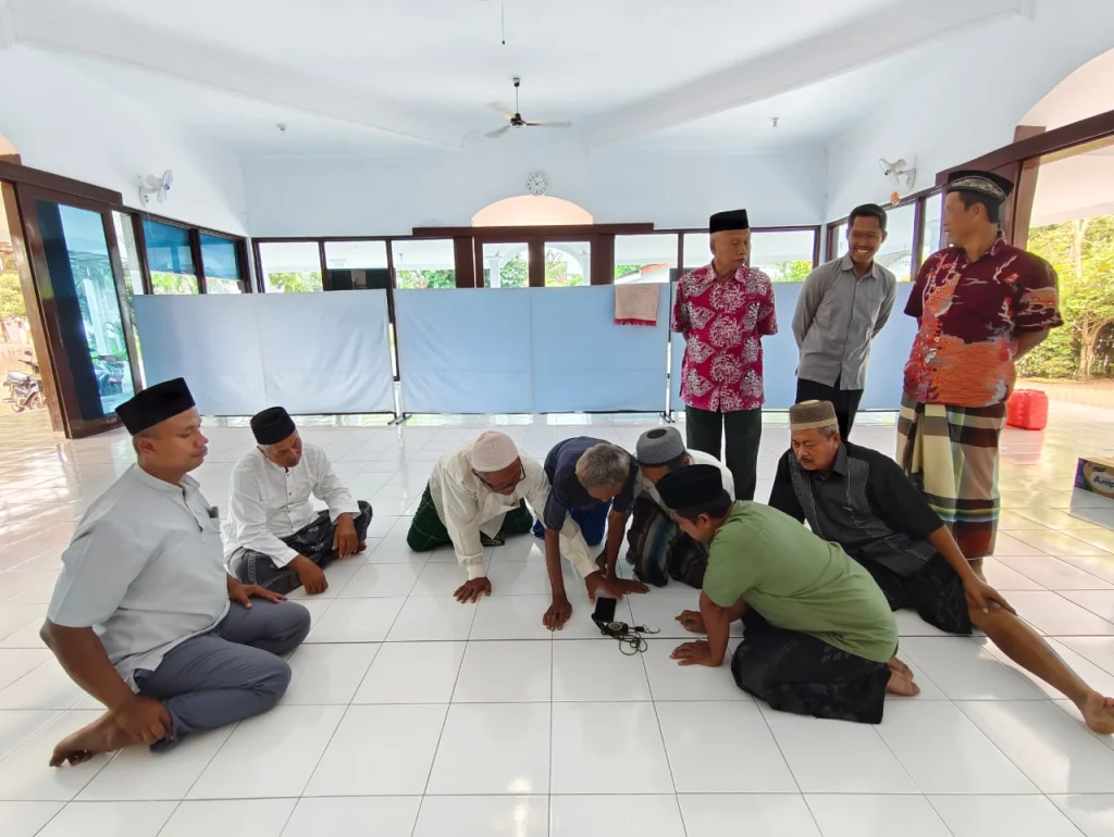 Sosialisasi dan Pengukuran Ulang Arah Kiblat di Masjid Al-Hikmah Desa Gawok