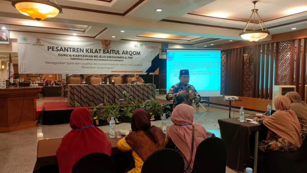 Baitul Arqom PCM Kebomas, Peneguhan Komitmen Guru dan Karyawan