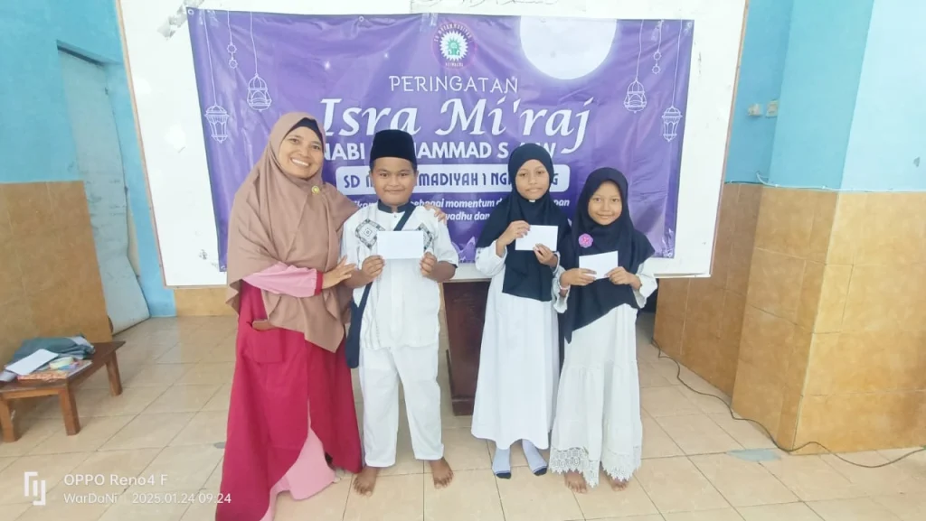 Peringatan Isra Mikraj di SD Muhammadiyah 1 Ngimbang: Menguatkan Hafalan dan Amalan Doa Shalat